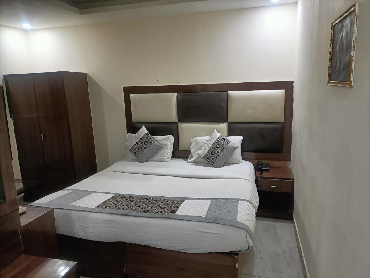 ניו דלהי Airport Hotel Breeze מראה חיצוני תמונה