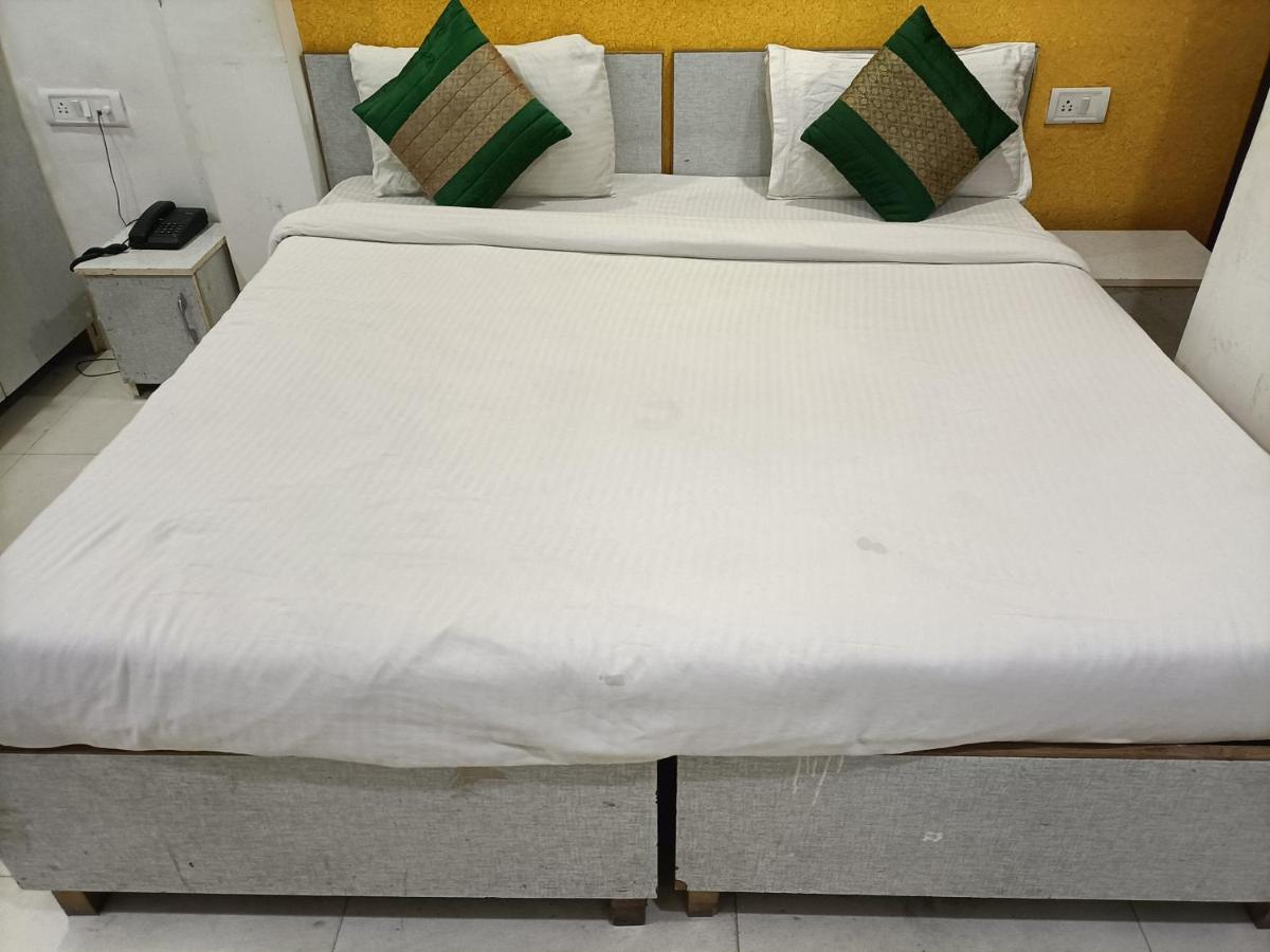ניו דלהי Airport Hotel Breeze מראה חיצוני תמונה